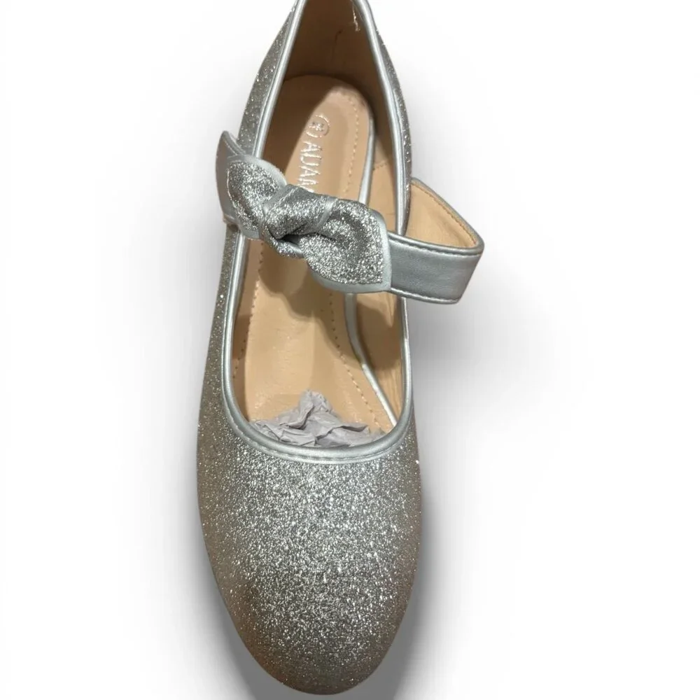 Kids size 4M silver shoes